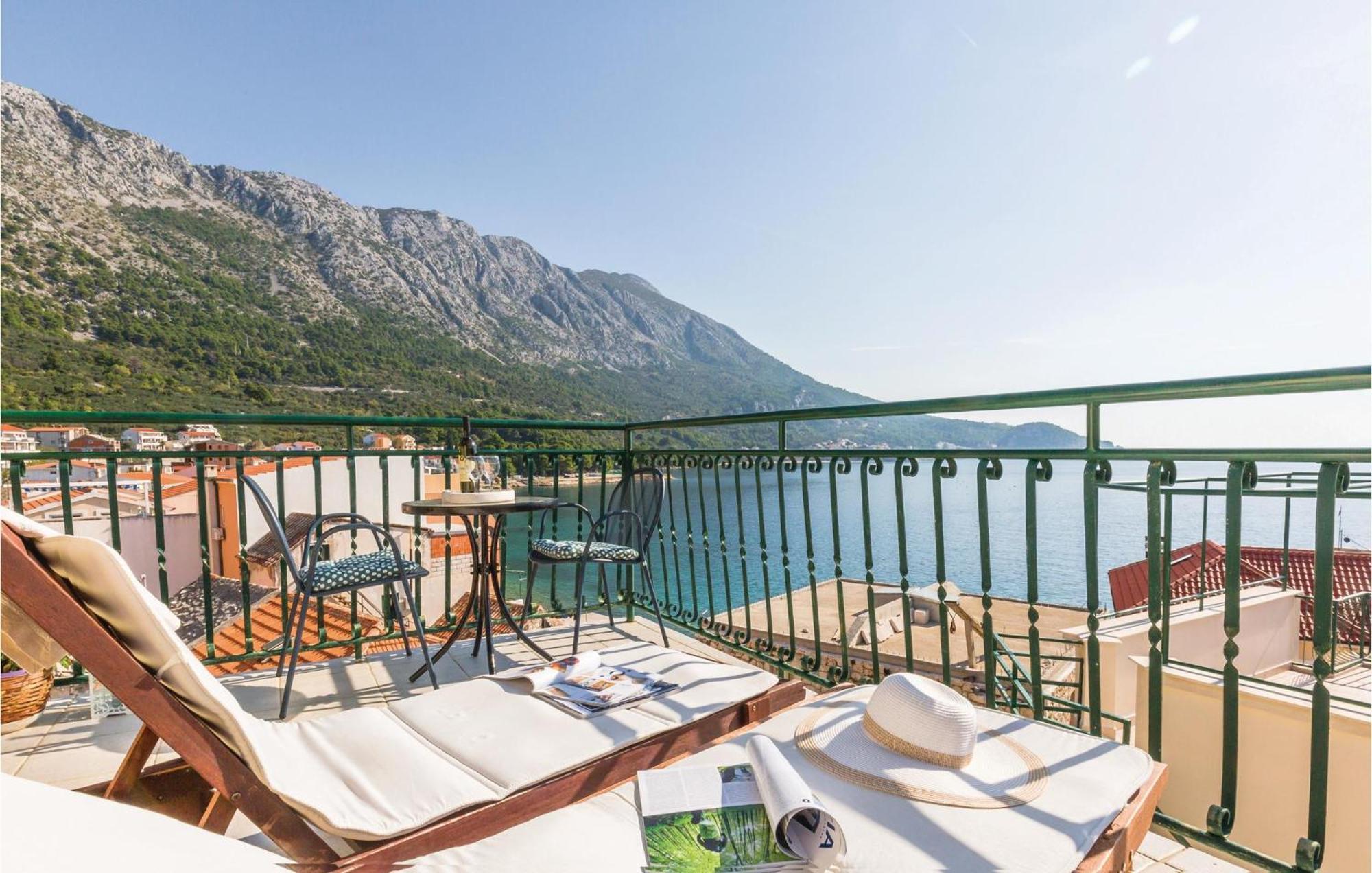 Cozy In Podgora With Wifi